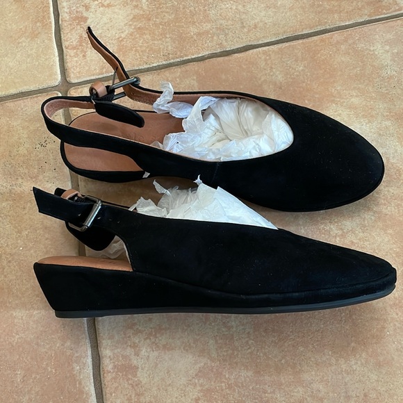 New Gentle Souls by Kenneth Cole Noemi Velvet Slingback wedge flats - Picture 1 of 5